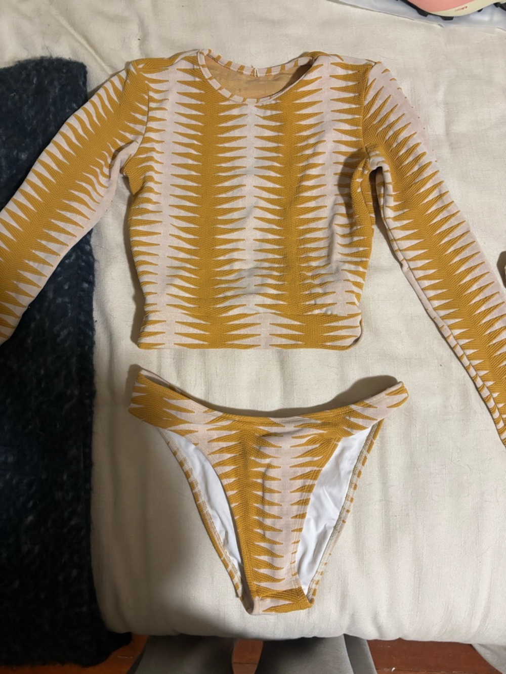 Seea surf top and bottom